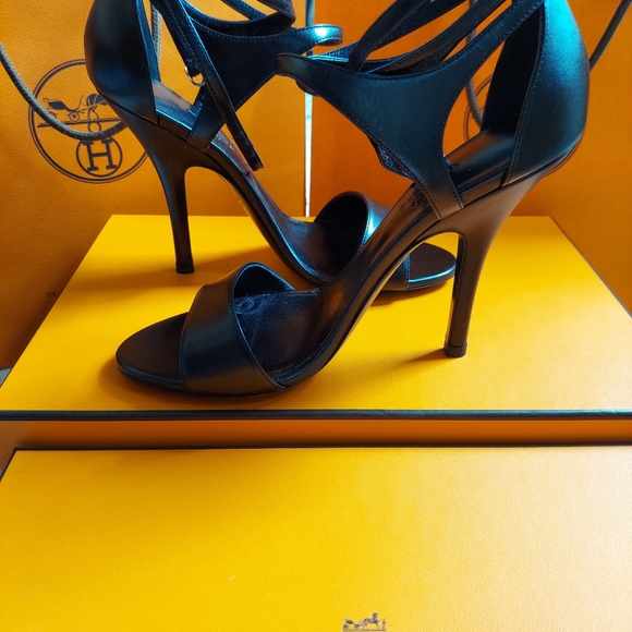 Hermès Alphonso Leather Strap Heels - Picture 2 of 10